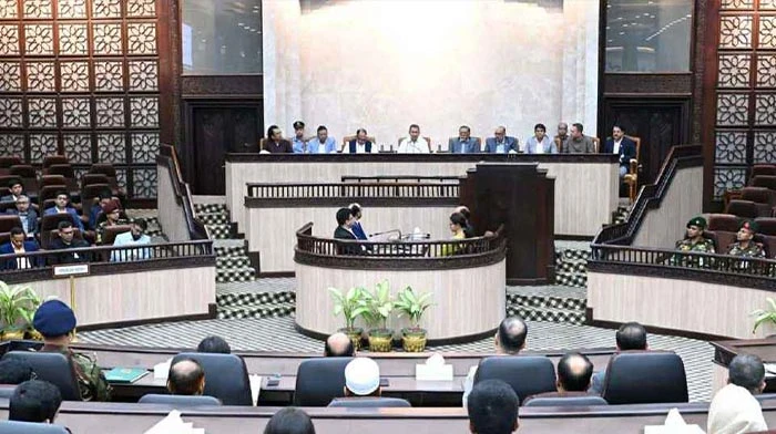 নিজ কার্যালয়ের কর্মকর্তা-কর্মচারীদের সঙ্গে প্রধানমন্ত্রীর মতবিনিময়