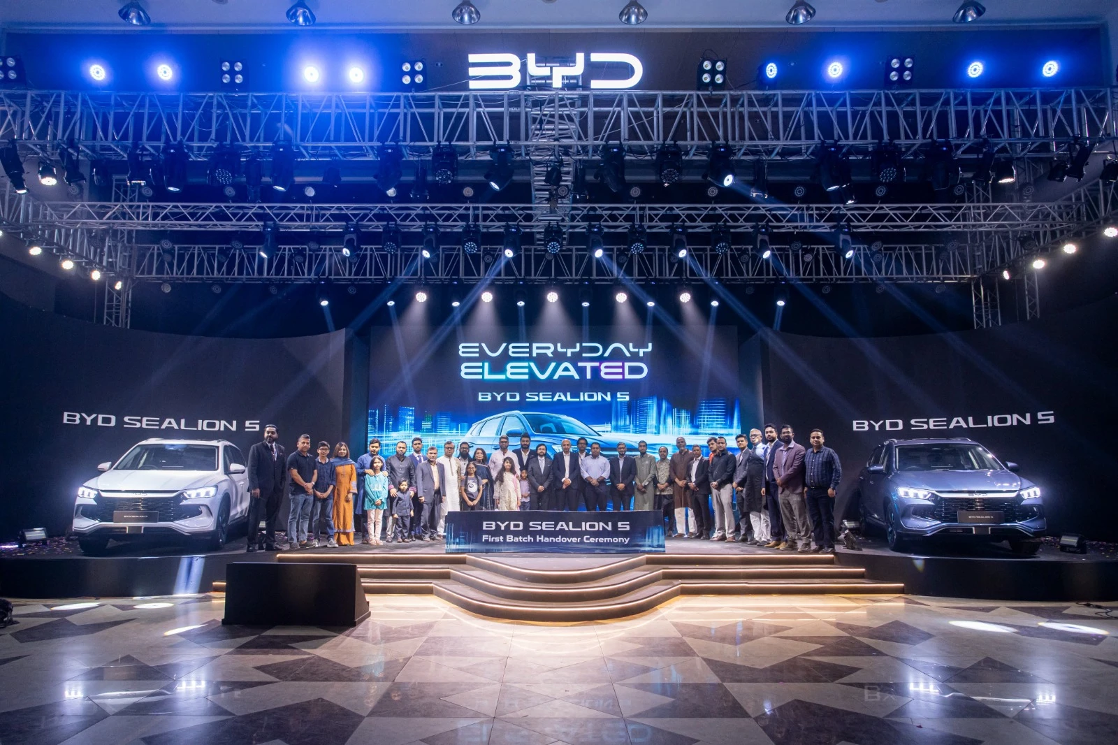 দেশে বিওয়াইডি সিলায়ন ৫ উন্মোচন, তেল ও বিদ্যুতে চলবে ১,০০০ কিলোমিটার পর্যন্ত