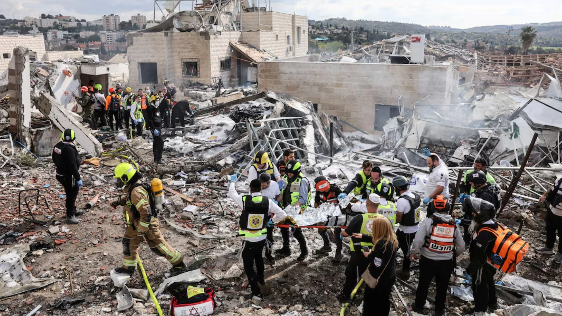 ইরানি ক্ষেপণাস্ত্রের আঘাতে তোলপাড় ইসরাইল, বহু হতাহত