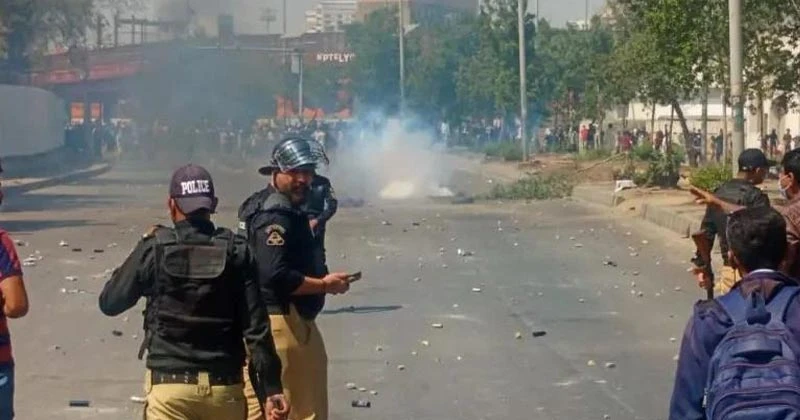 খামেনি হত্যার প্রতিবাদে বিক্ষোভ, পাকিস্তানে সংঘর্ষে নিহত ৯