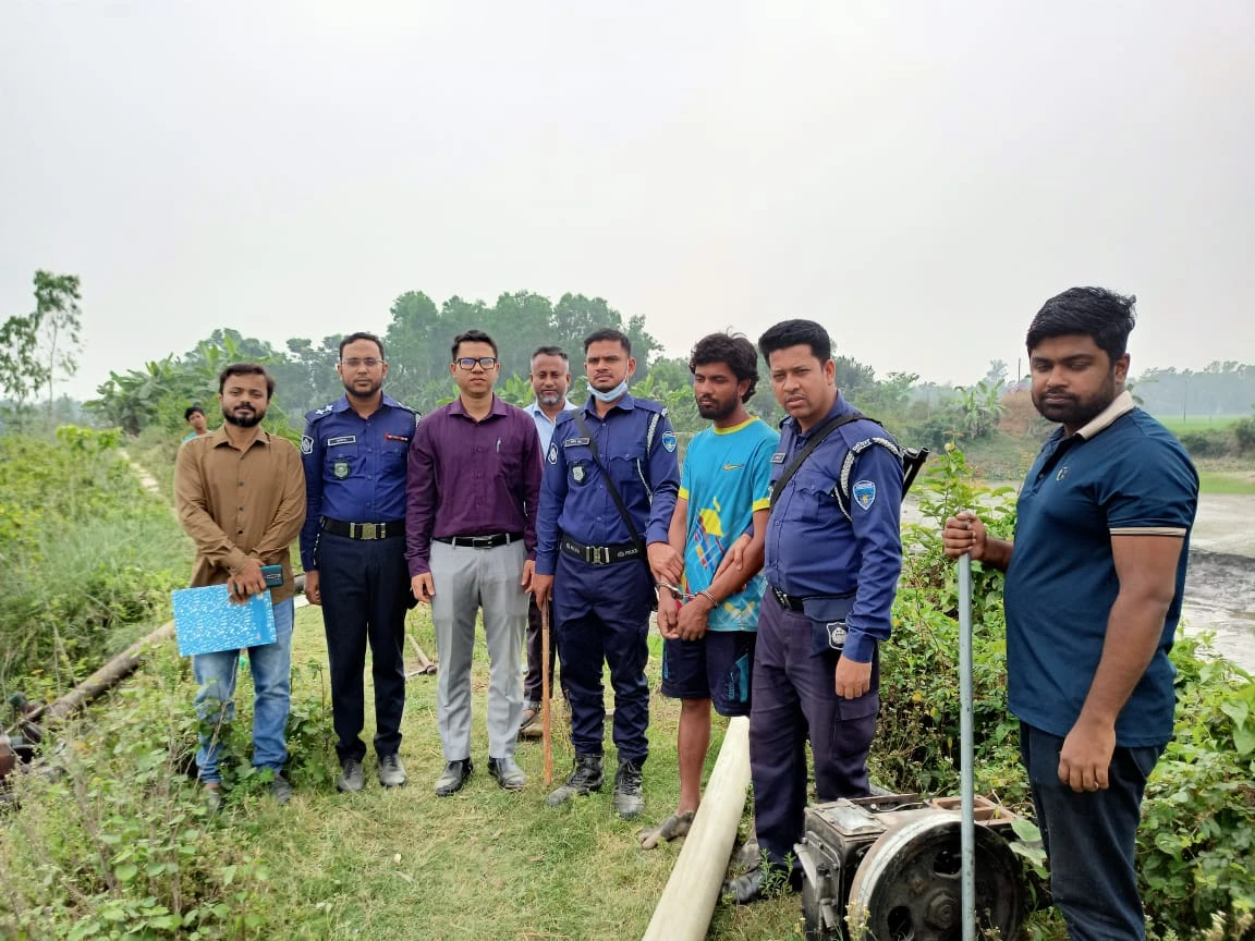 কসবায় ড্রেজার দিয়ে অবৈধভাবে মাটি কাটায় ৭০ হাজার টাকা জরিমানা