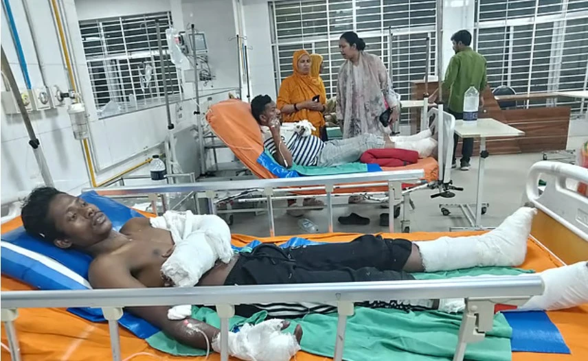 মোহাম্মদপুরে প্রাইভেটকারের গ্যাস সিলিন্ডার বিস্ফোরণে দগ্ধ ৮