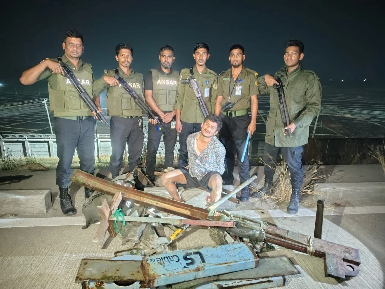 মাতারবাড়ী বিদ্যুৎ প্রকল্পে ডাকাতি প্রচেষ্টা নস্যাৎ, আনসার সদস্যদের তৎপরতায় আটক ১