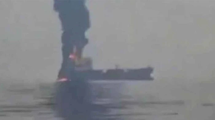 আরব আমিরাতের উপকূলে জাহাজে ক্ষেপণাস্ত্র হামলা