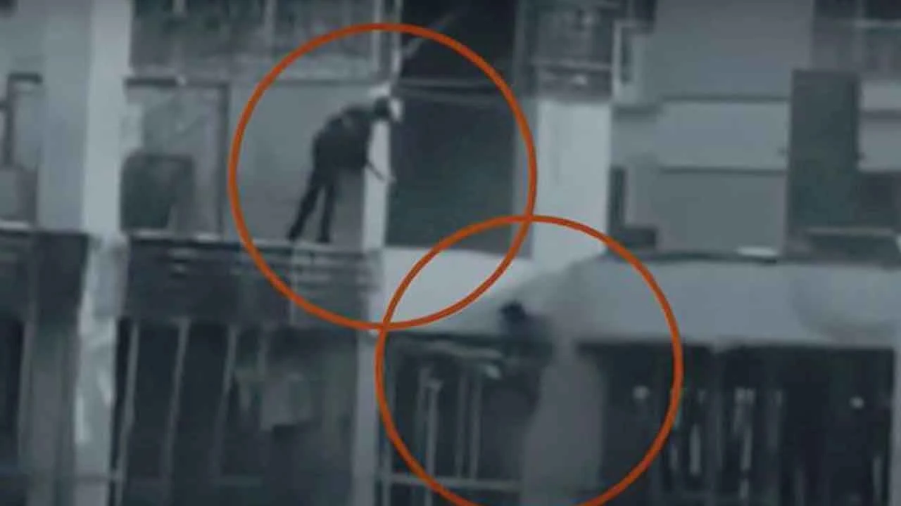 কার্নিশে ঝুলে থাকা যুবককে গুলির মামলার রায় হচ্ছে না আজ