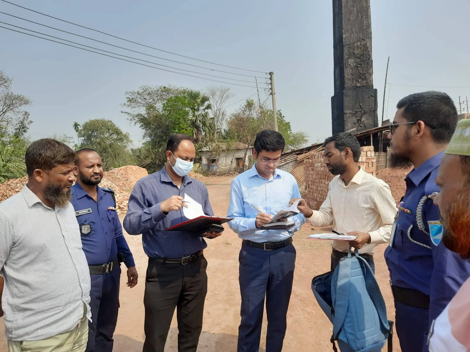 জেলা প্রশাসনের পৃথক অভিযানে সেমাই কারখানা ও ইটভাটায় আড়াই লাখ টাকা জরিমানা