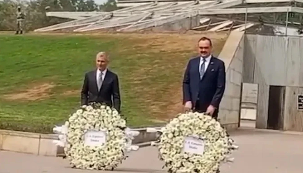 জিয়াউর রহমান ও খালেদা জিয়ার কবরে পল কাপুরের শ্রদ্ধা