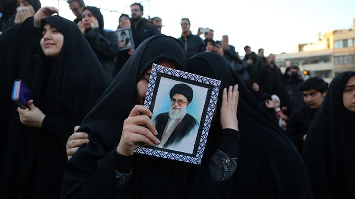 খামেনির বিদায় অনুষ্ঠান ইরান কেন স্থগিত করেছে?