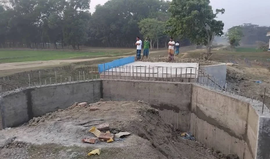 নিজেদের অর্থে ব্রীজ নির্মাণ করলেন ছাতকের খুরমা গ্রামের মানুষ