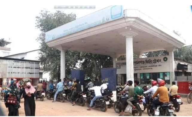 গোপালগঞ্জে তীব্র জ্বালানি তেলের সংকট, বিপাকে পরিবহন ও জরুরি সেবা