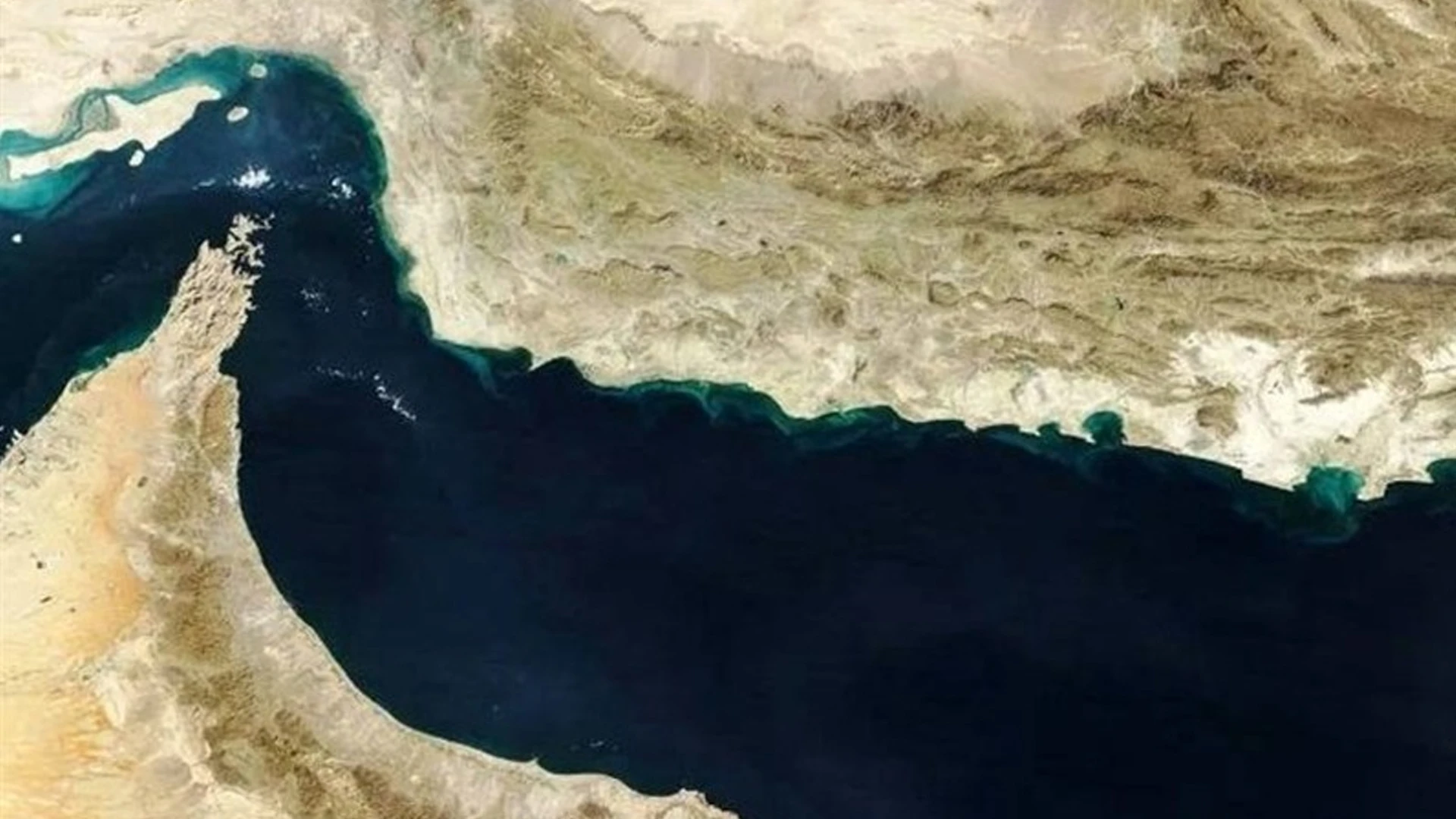 হরমুজ প্রণালিতে মার্কিন বাহিনীর ‘অপেক্ষায়’ আইআরজিসি!