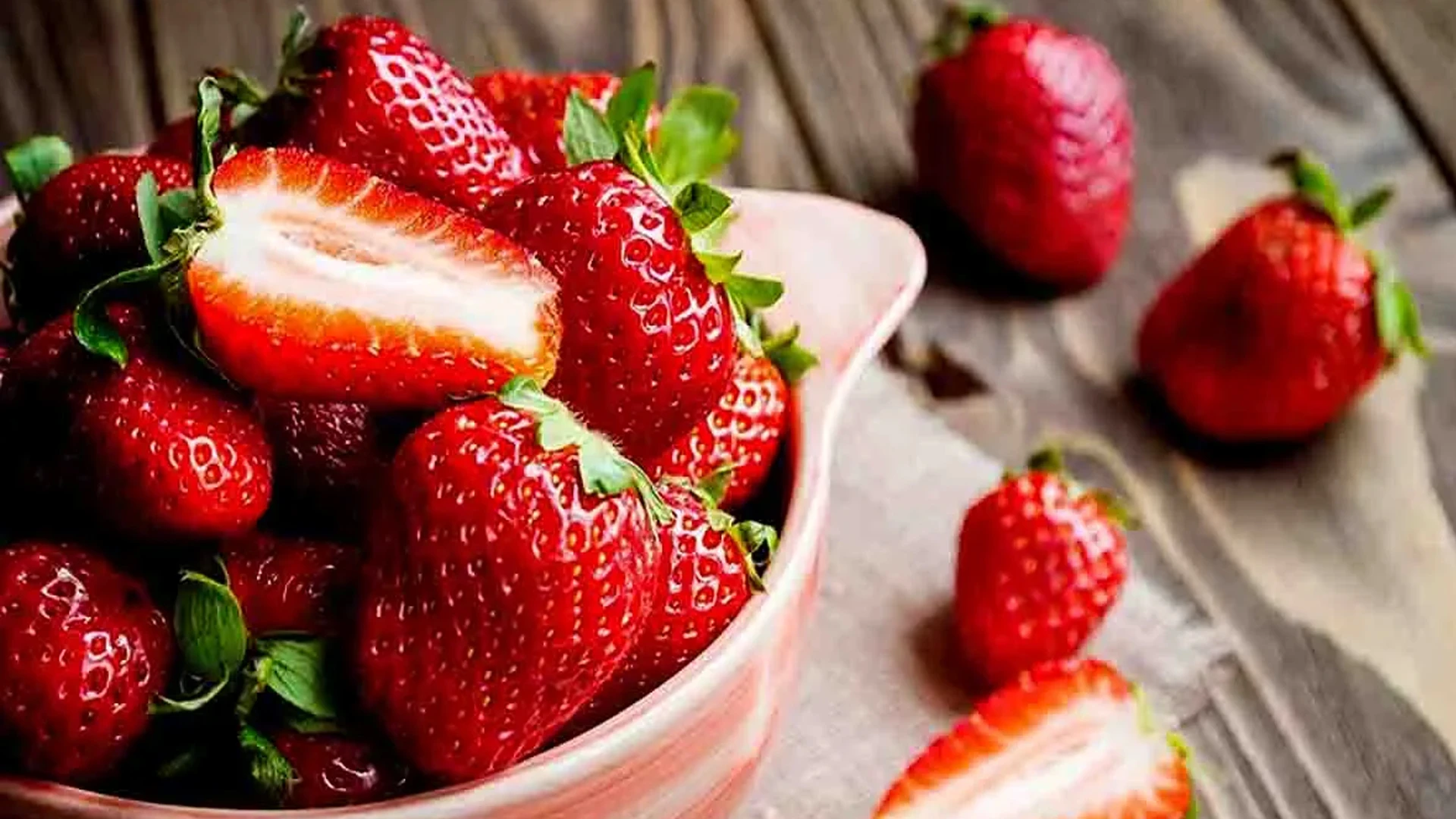 ইফতারে স্ট্রবেরি খেলে কী ঘটে শরীরে?