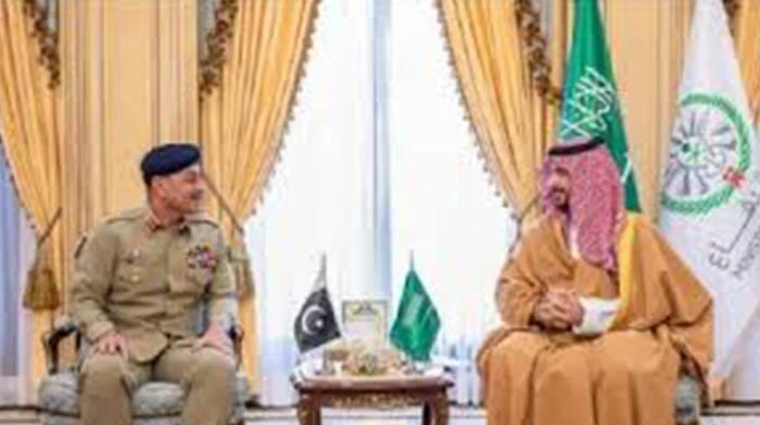 সৌদি প্রতিরক্ষামন্ত্রী ও পাকিস্তান সেনাপ্রধানের জরুরি বৈঠক