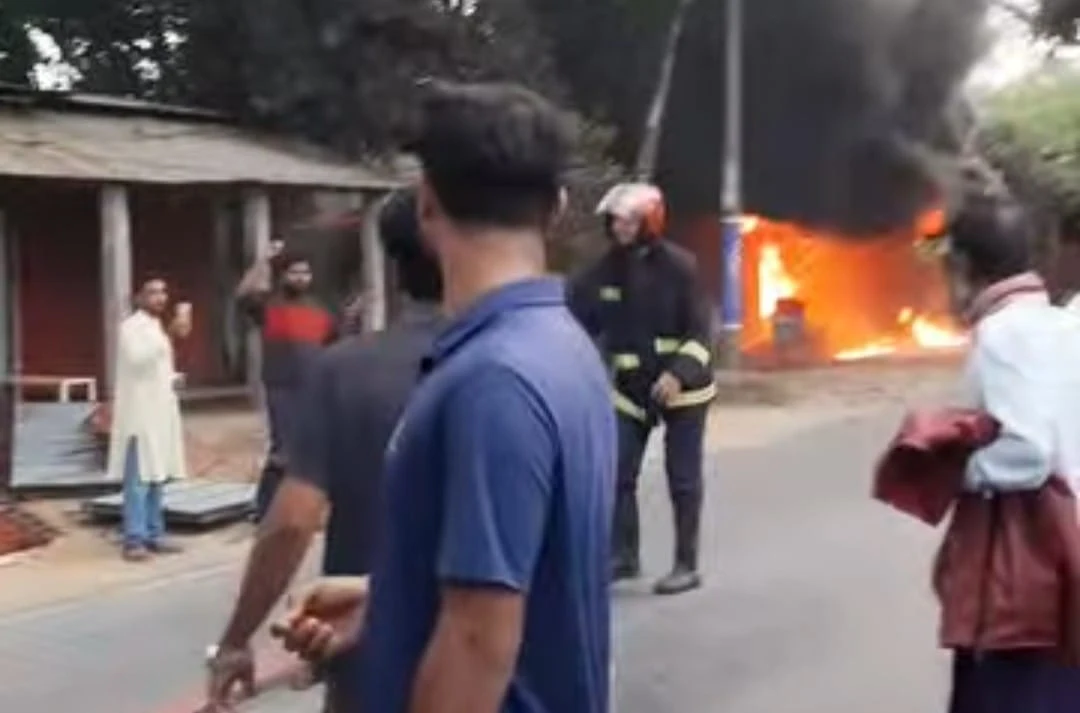 শ্রীমঙ্গলে জ্বালানি তেলের দোকানসহ দুটি দোকান ও বসতঘরে অগ্নিকাণ্ড