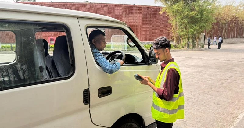 বাংলাদেশ সামরিক জাদুঘরে প্রযুক্তিনির্ভর ‘ইয়েস পার্কিং’ সেবা চালু করল বি-ট্র্যাক
