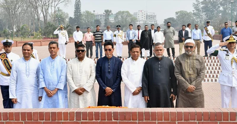 জাতীয় সংসদের চীফ হুইপসহ অন্যান্য হুইপবৃন্দের স্মৃতিসৌধে শ্রদ্ধা নিবেদন