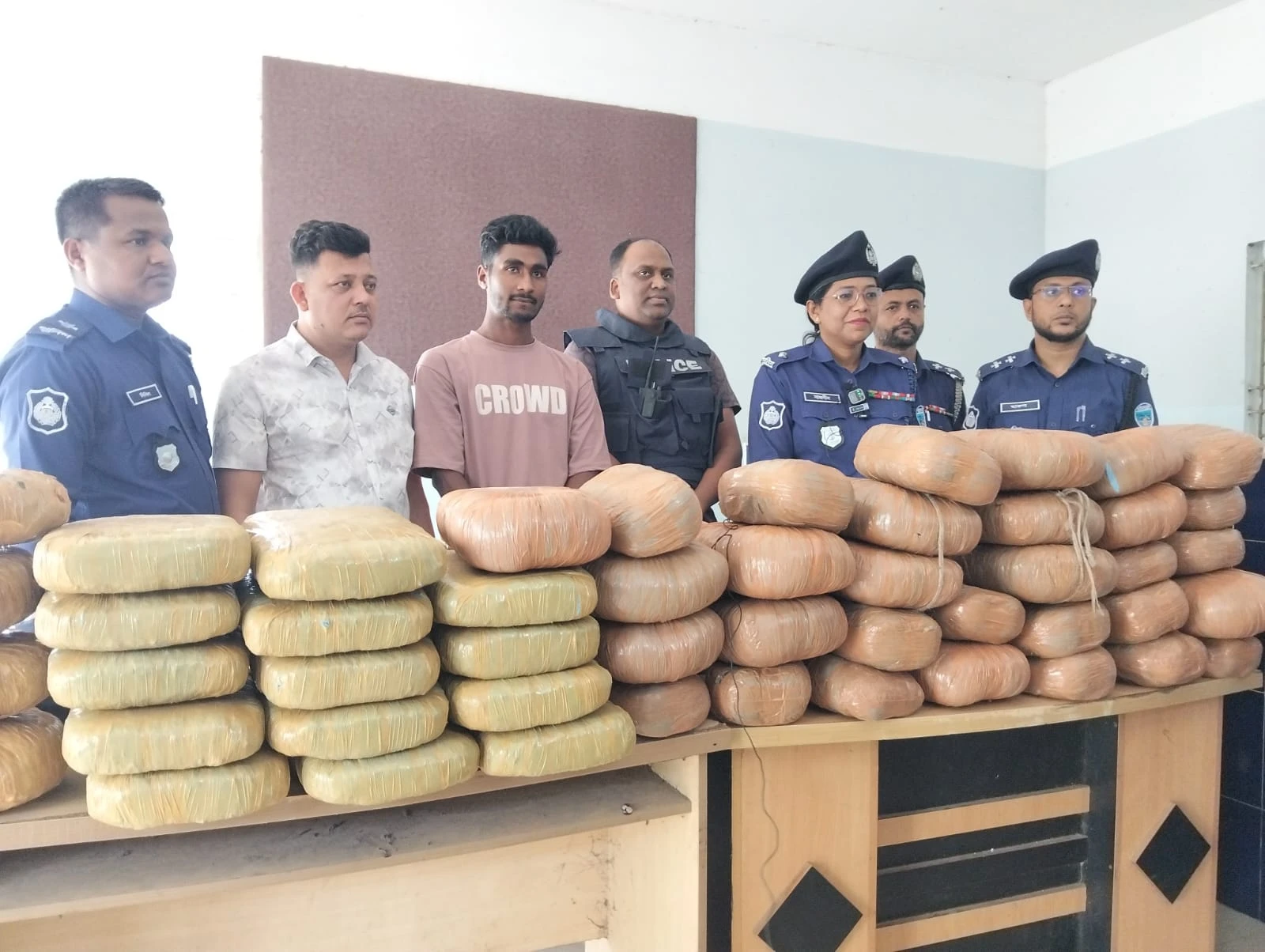 কসবায় পৃথক অভিযানে ১৭২ কেজি গাঁজাসহ আটক ২