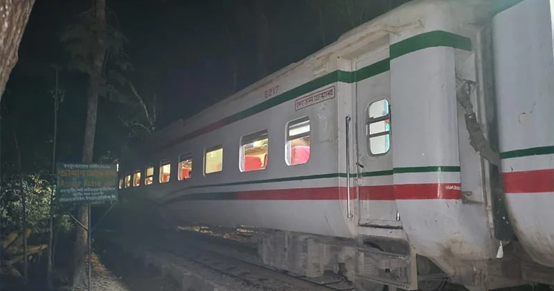 লাউয়াছড়া বনে যান্ত্রিক ত্রুটিতে আটকা কালনী এক্সপ্রেস, প্রায় দুই ঘণ্টা পর স্বাভাবিক চলাচল