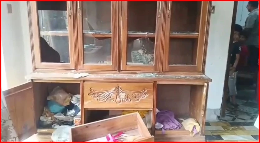 মাদারীপুরে বসতবাড়িতে বোমা বিস্ফোরণ, লুটপাট-ভাঙচুর; আহত ৫