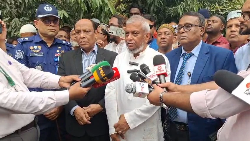 আমিরাতে নিহত সালেহ আহমদের মরদেহ বাড়িতে পৌঁছে দিলেন মন্ত্রী আরিফুল হক