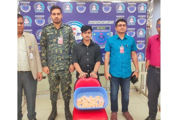 বিমানবন্দরে আনসার ব্যাটালিয়নের তৎপরতায় ৪,৩৬৪ পিস ইয়াবাসহ যাত্রী আটক