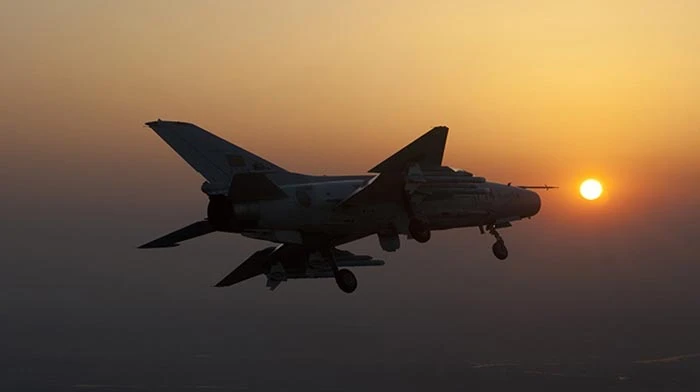 যশোরে যান্ত্রিক ত্রুটির কারণে প্রশিক্ষণ বিমানের জরুরি অবতরণ