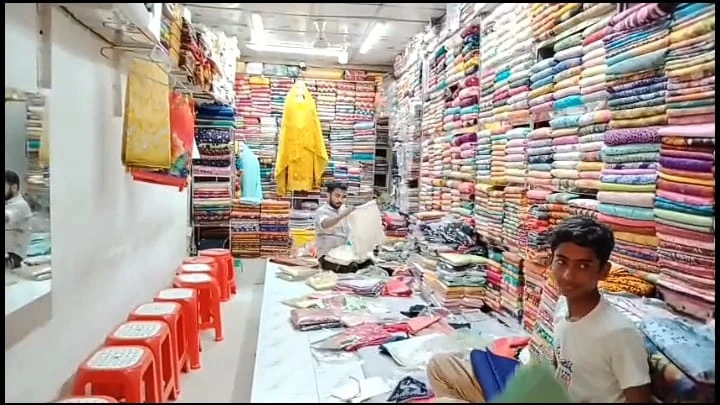 মধ্যপ্রাচ্যের যুদ্ধের প্রভাবে কসবার ঐতিহ্যবাহী কুটি বাজারে জমে ওঠেনি ঈদের কেনাকাটা