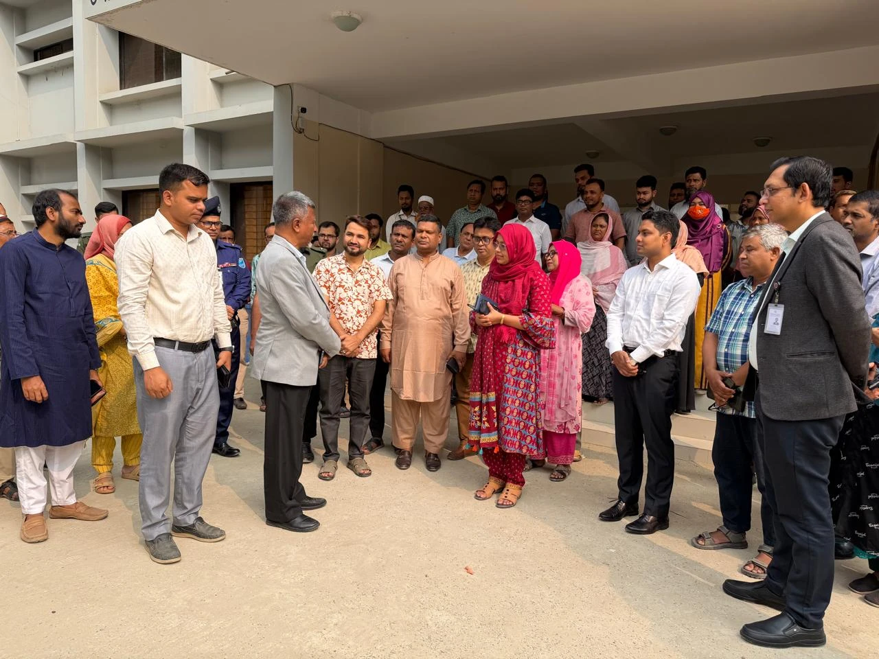 হঠাৎ সিংগাইর উপজেলা পরিষদে জনপ্রশাসন প্রতিমন্ত্রী