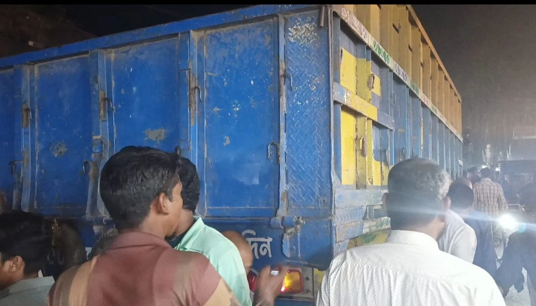 গঙ্গাচড়ায় ট্রাকের চাকায় পিষ্ট হয়ে কিশোরের মৃত্যু