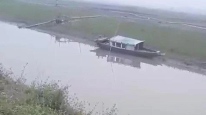 ব্রাহ্মণবাড়িয়ার কসবায় অবৈধ ড্রেজারের বিরুদ্ধে অভিযান, যন্ত্রাংশ ও পাইপলাইন ভাঙচুর