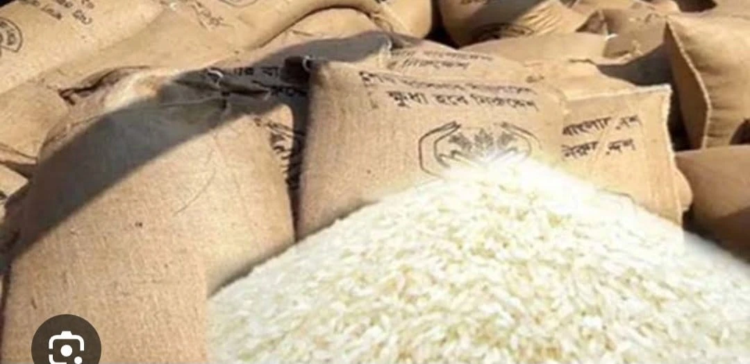 নবীনগরে ভিজিএফ কার্ড বিতরণে অনিয়মের অভিযোগ চেয়ারম্যানের বিরুদ্ধে