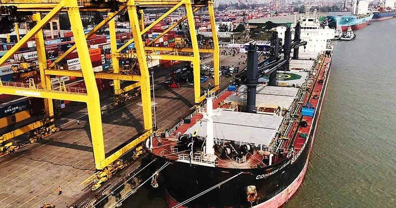 ১৬টি জ্বালানি জাহাজ পৌঁছেছে চট্টগ্রাম বন্দরে