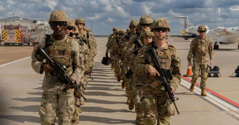 স্থল অভিযানে ২৫০০ মার্কিন সেনা মধ্যপ্রাচ্যের পথে