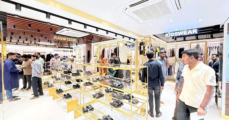 বগুড়া ও খুলনায় ইল্লিয়ীনের মাল্টি-ব্র্যান্ড স্টোরের যাত্রা শুরু