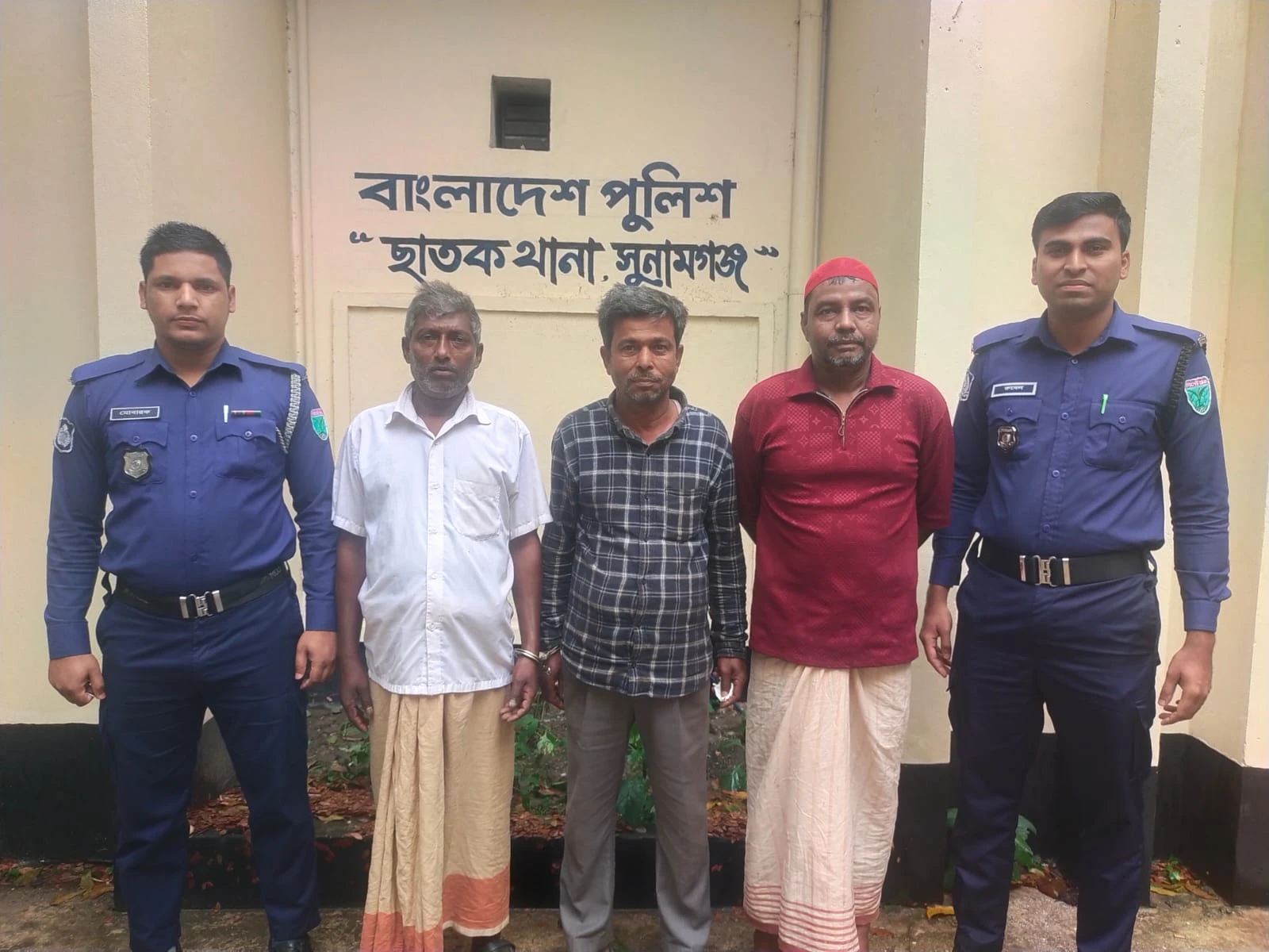 ছাতকে পুলিশের বিশেষ অভিযানে ৩ আসামি গ্রেফতার