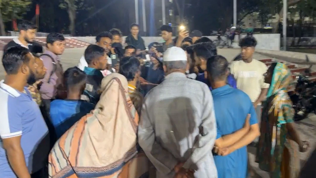 কেন্দ্রীয় শহীদ মিনারে যুবককে গুলি করে হত্যাচেষ্টা