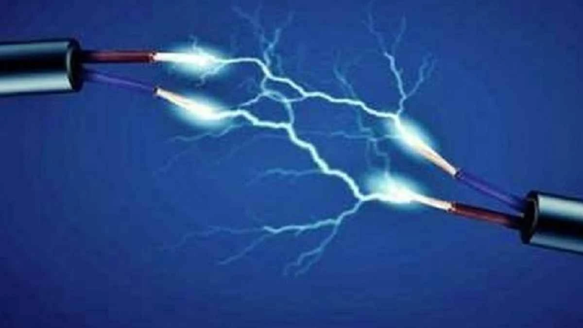 রাজধানীতে বিদ্যুৎ​​​​​​​স্পৃষ্ট হয়ে নিহত ৩