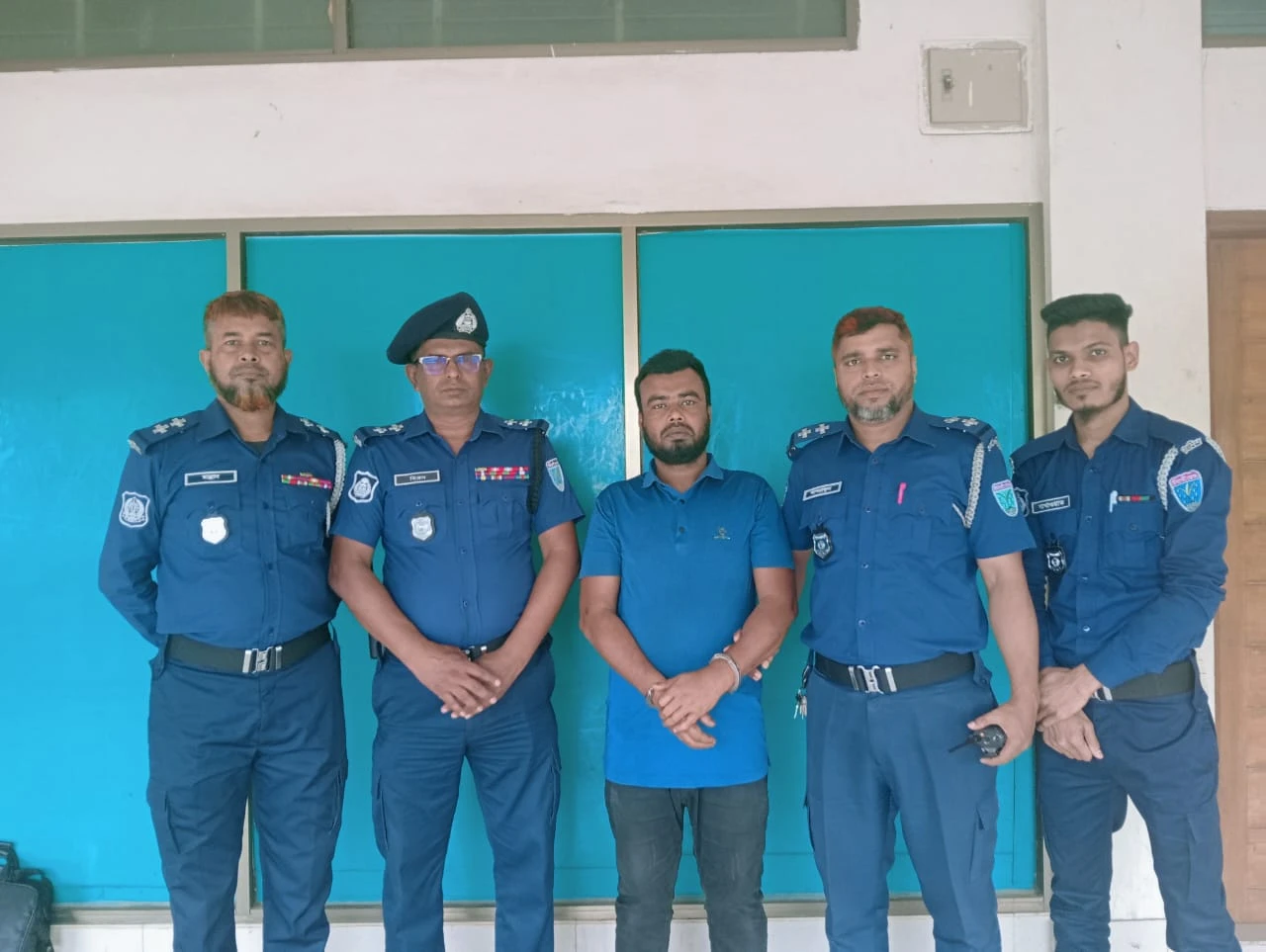 ভাই হত্যার ঘটনায় পলাতক হানিফ অবশেষে গ্রেফতার