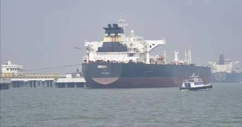 আমিরাতের প্রধান সমুদ্রবন্দরের কাছে তেলবাহী ট্যাঙ্কারে হামলা