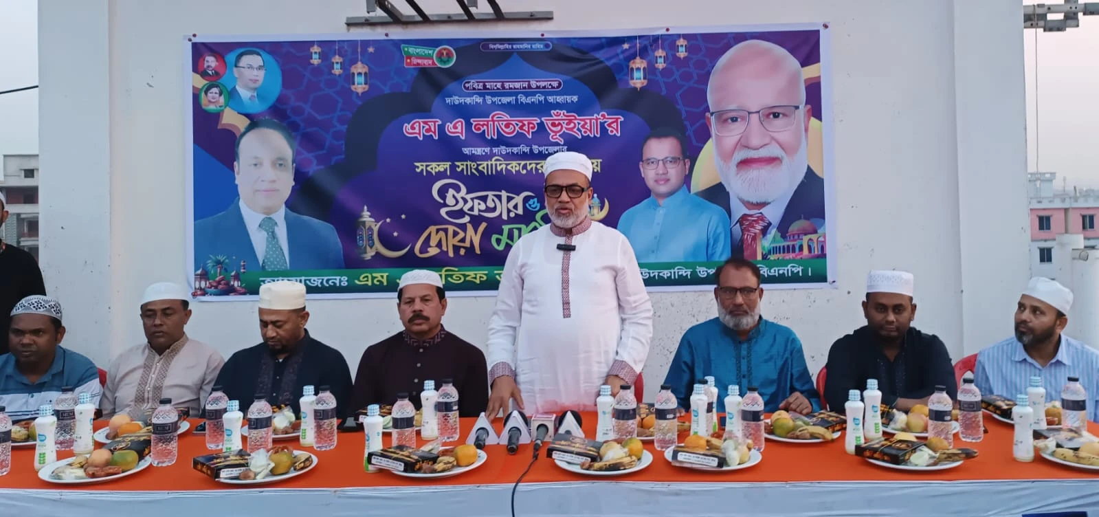 দাউদকান্দিতে সাংবাদিকদের সঙ্গে বিএনপি নেতা এম এ লতিফ ভূইয়ার ইফতার ও মতবিনিময়