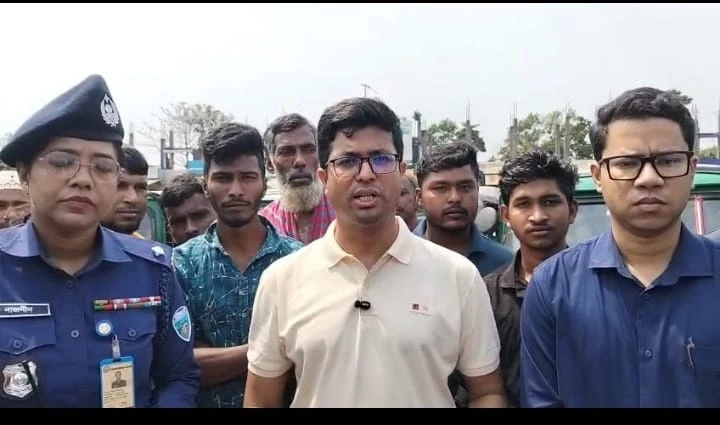 কসবায় যানজট নিরসনে অবৈধ সিএনজি স্টপেজ উচ্ছেদ