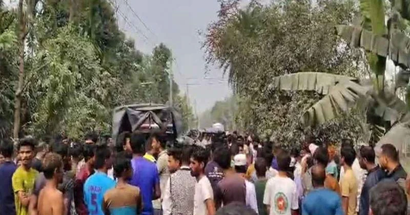 লালমনিরহাটে ট্রাকচাপায় একই পরিবারের ৩ জন নিহত