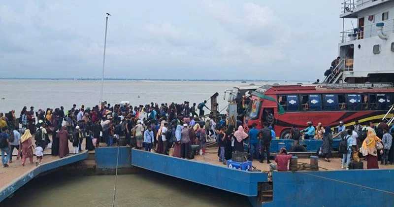 ভোগান্তি নেই পাটুরিয়া ফেরিঘাটে, নির্বিঘ্নে বাড়ি ফিরছে মানুষ