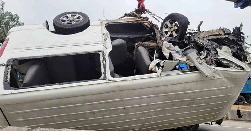 ঢাকা-বগুড়া মহাসড়কে মাইক্রোবাস দুর্ঘটনায় নিহত ৩, আহত ৯