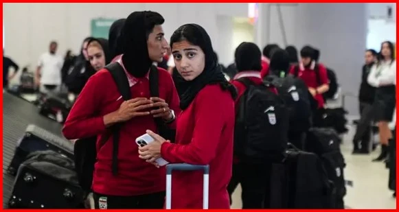 তুরস্ক সীমান্ত দিয়ে দেশে ফিরছেন ইরানের নারী ফুটবলাররা