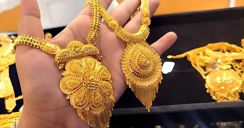 ঈদের আগে সোনার দাম কমলো