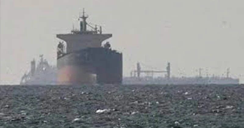 হরমুজ প্রণালির কাছে জাহাজে হামলা