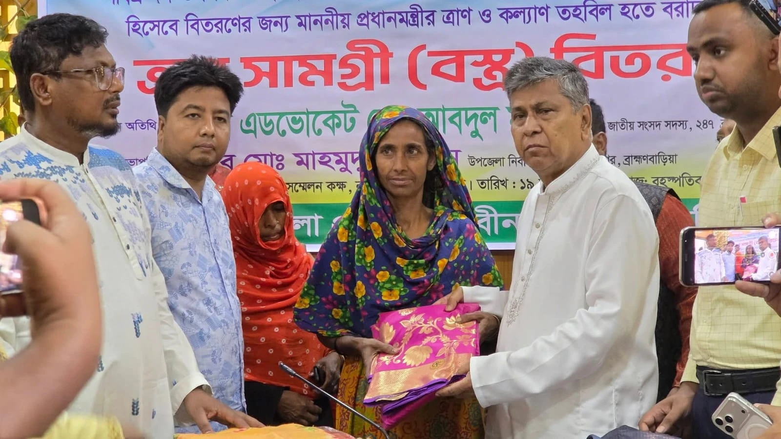 নবীনগরে প্রধানমন্ত্রীর ঈদ উপহার বিতরণ