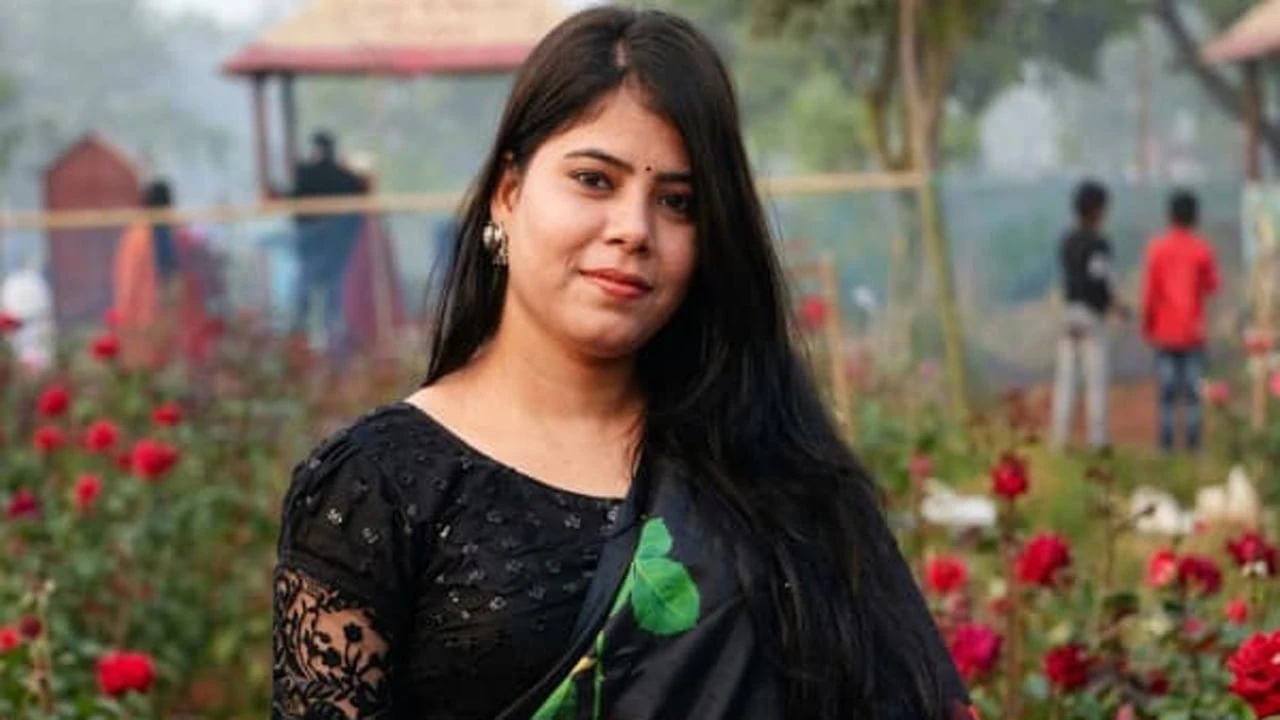 রাজধানীতে ছিনতাইকারীর টানে রিকশা থেকে পড়ে নারীর মৃত্যু