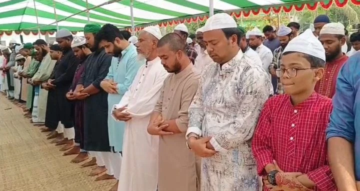 সৌদির সঙ্গে মিল রেখে মতলব উত্তরে আগাম ঈদ, ১০ গ্রামে ঈদ জামাত অনুষ্ঠিত